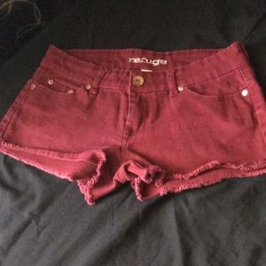 Maroon denim short shorts